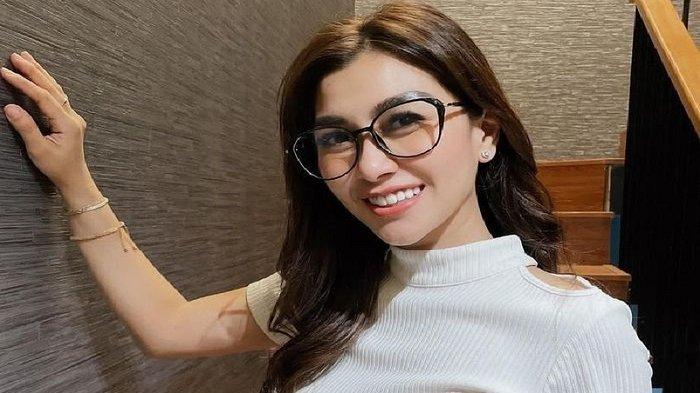 Tampilan Mewah Nisya Ahmad Saat Hadir ke Acara Launching Bisnis Baru Nagita Slavina, Cuek Kenakan Tas Jutaan Rupiah!