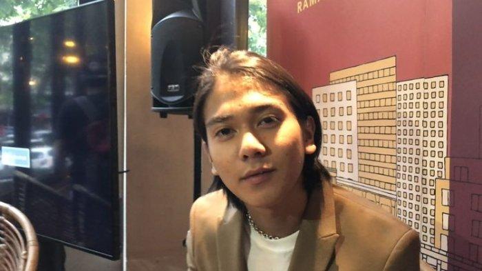 Iqbaal Ramadhan saat ditemui di kawasan Kemang, Jakarta Selatan, Jumat (22/11/2019).