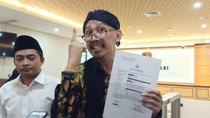 Permadi Arya alias Abu Janda di Bareskrim Mabes Polri, Jakarta Selatan, Jumat (29/11/2019). (Tribunnews.com/Igman Ibrahim)