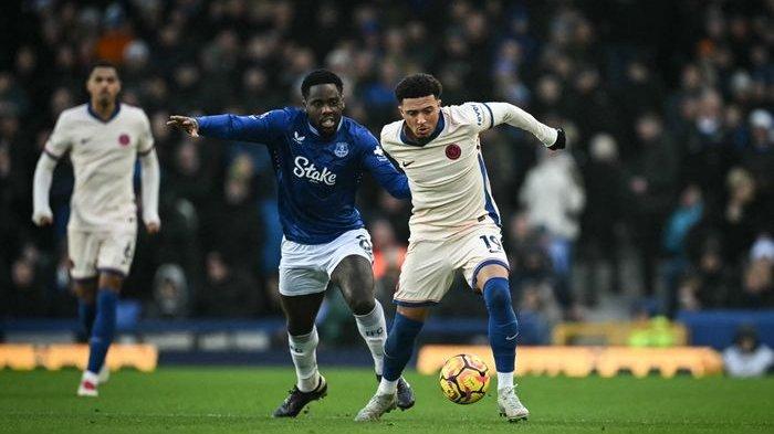 Gelandang Chelsea, Enzo Fernandez (kanan) 
