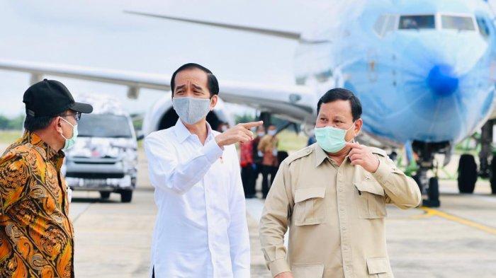 Presiden Jokowi dan Menhan Prabowo Subianto di Kalimantan Tengah, Kamis.