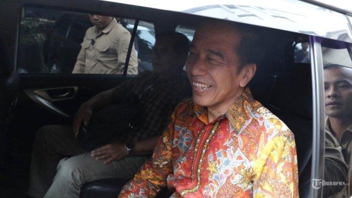 JOKOWI LAPOR KE POLDA - Joko Widodo (Jokowi) seusai melapor ke Ditreskrimum Polda Metro Jaya, Jakarta, Rabu (30/4/2025). Begini Reaksi Jokowi saat Diminta Tunjukan Ijazah Usai Diperiksa Polisi