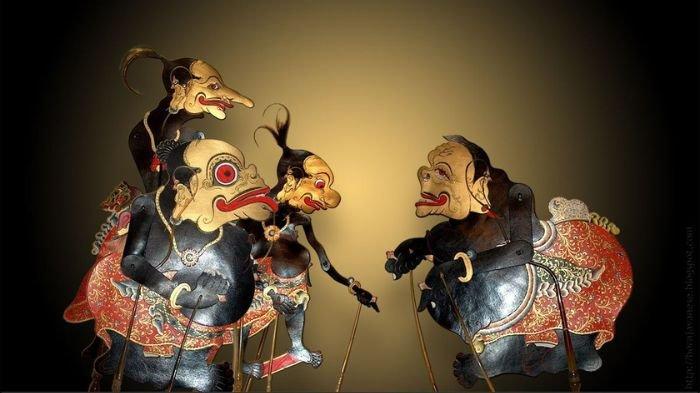 WAYANG PUNOKAWAN- Wayang Punokawan adalah kelompok tokoh khas dalam pewayangan Jawa yang berfungsi sebagai teman, pelayan, sekaligus penasihat para ksatria dalam cerita wayang. Kata Punokawan berasal dari bahasa Jawa, yaitu 