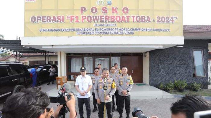 Kapolda Sumut, Irjen Pol Agung Setya Imam Effendi memberi keterngan pers terkait pengamanan yang dilakukan selama even internasional F1 Powerboat di Kota Balige, saat meninjau Command Center Polda Sumut posko kendali pengamanan F1 Powerboat, Sabtu (2/3/2024) sore.