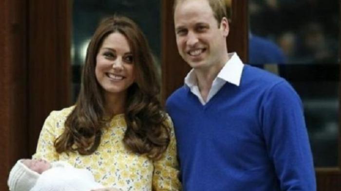 Kate Middleton dan Pangeran William muncul dihadapan publik sebelum kembali ke kediaman mereka.