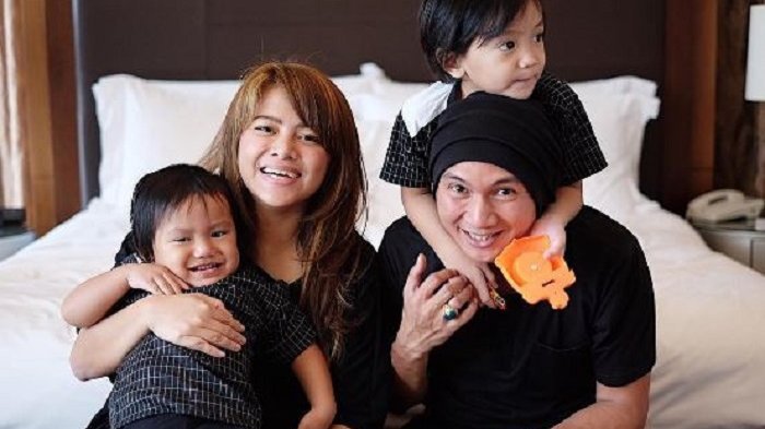 Keluarga Anji dan Wina Natalia. (INSTAGRAM/winatalia)