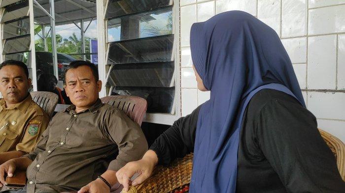 keluarga korban penculikan dan kekerasan seksual menceritakan kronologi kejadian kepada Suyono, Ketua lembaga pemerhati perlindungan perempuan dan anak Indonesia di kediamannya, Senin (22/4/2024).