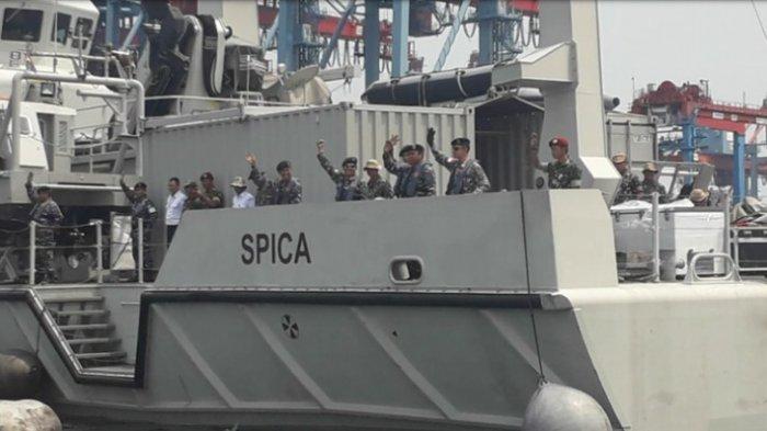 KRI Spica diberangkatkan mencari black box berisi CVR pesawat Lion Air JT 610 yang jatuh di perairan Karawang, Selasa (8/1/2019).