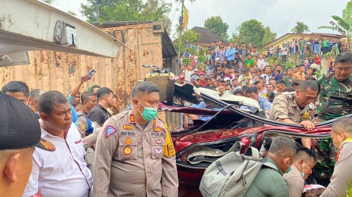 Kapolres AKBP Choky Sentosa Meliala, ke lokasi kecelakaan lalu lintas  di Jalan umum Km 24-25 arah Pematangsiantar menuju Pematangraya, Rabu (24/11/2024).