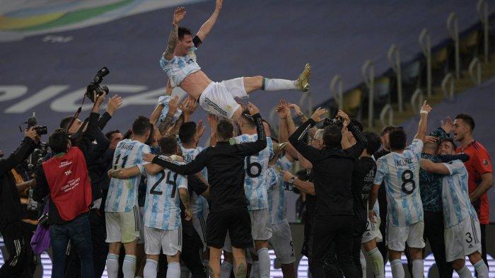Argentina berhasil menjadi juara Copa America 2021 setelah mengalahkan BRasil dengan skor 1-0. Lionel Messi akhirnya angkat trofi juga