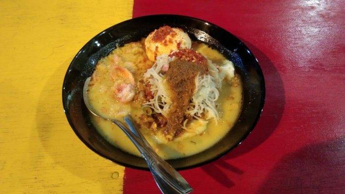 Lontong Medan yang ada di Lontong Malam Insomnia, Jalan Abadi, Kota Medan, Senin (1/6/2020). 