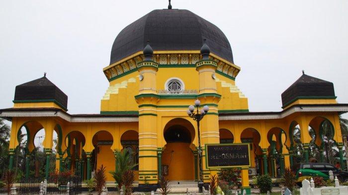 Masjid Raya Al Osmani, di Jalan KL Yos Sudarso, Km, 19,5, Labuhan, Kelurahan Pekan Labuhan, Kecamatan Medan Labuhan, Kota Medan, hari Kamis (28/2/2019).