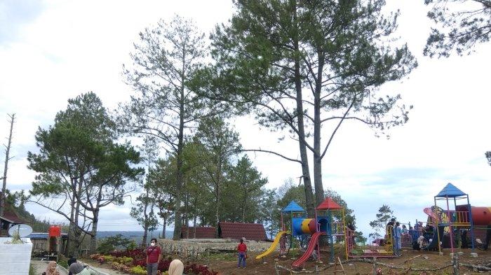 Maulana Cafe, lokasi Wiswantanu baru hits kaula muda yang terletak di Kecamatan Merek, Kabupaten Karo.