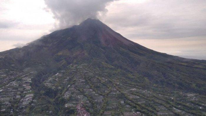 Foto udara kondisi puncak Gunung Merapi.