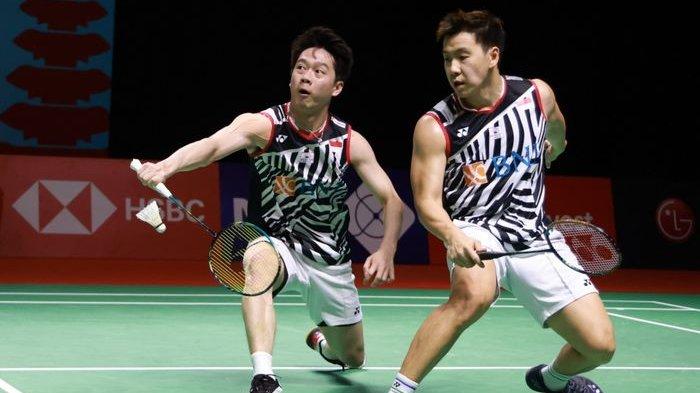 Pasangan ganda putra Indonesia, Marcus Fernaldi Gideon/Kevin Sanjaya Sukamuljo, pada babak kedua Indonesia Open 2021 di Bali International Convention Centre, Nusa Dua, Kamis (25/11/2021).