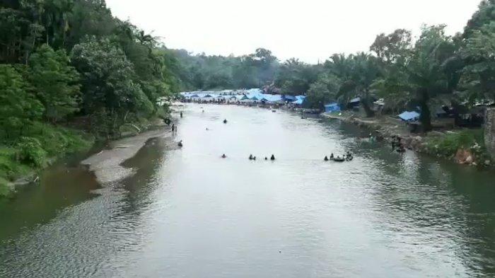 Pemandian alam Namu Sira-sira yang berada di Desa Durian Lingga, Kecamatan Sei Bingai, Kabupaten Langkat, Sumatera Utara.