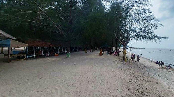Pantai Sri Mersing berada di Jalan Umum Dusun IV, Desa Kuala Lama, Kecamatan Pantai Cermin, Serdang Bedagai.