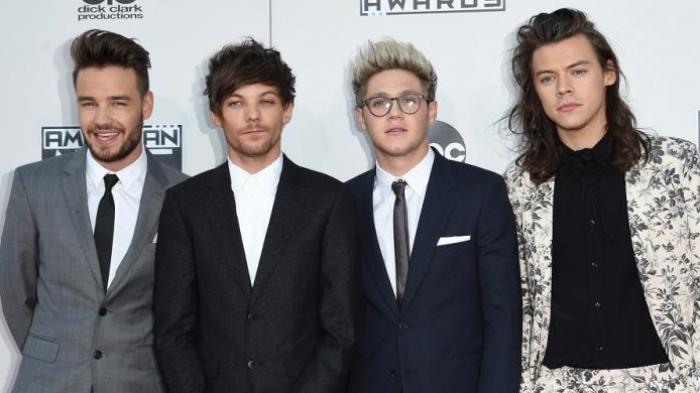 Para personel One Direction, (dari kiri) Liam Payne, Louis Tomlinson, Niall Horan, dan Harry Styles menghadiri American Music Awards pada 22 November 2015.