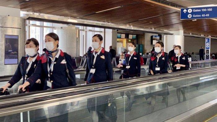 Para pramugari maskapai Japan Airlines.
