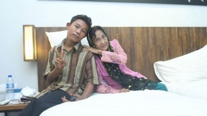 Pasangan beda usia Slamet Riyadi dan nenek Rohaya