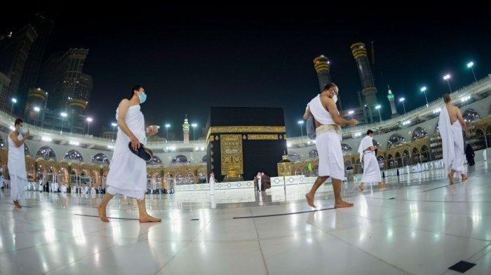 Para jemaah tengah melaksanakan ritual ibadah haji pada tahun 2020. Tahun ini Pemerintah Kerajaan Arab Saudi memutuskan kembali akan menggelar ibadah haji namun akan dilaksanakan dengan 