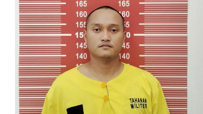 Tiga oknum itu berinisial Praka Riswandi, Praka HS, dan Praka J. Jika Riswandi merupakan petugas Batalyon Pengawal Protokoler Kenegaraan Paspampres, Praka HS adalah anggota Direktorat Topografi TNI Angkatan Darat dan Praka J merupakan anggota TNI di Kodam Iskandar Muda. (HO)