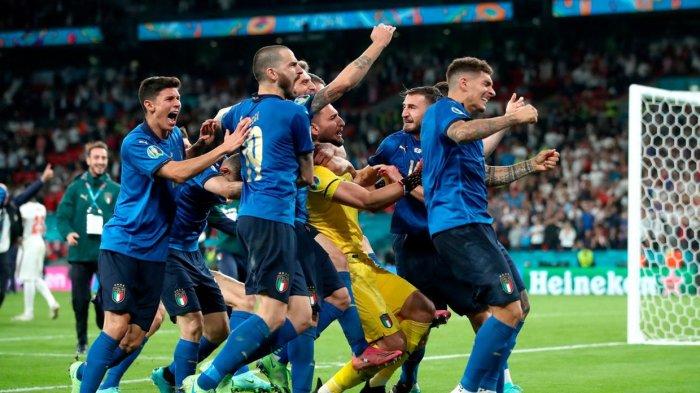 Donnarumma Gagalkan 2 Tendangan Pemain Inggris.|Fakta Italia Juara Euro 2020. Foto: Pemain Italia selebrasi kemenangan