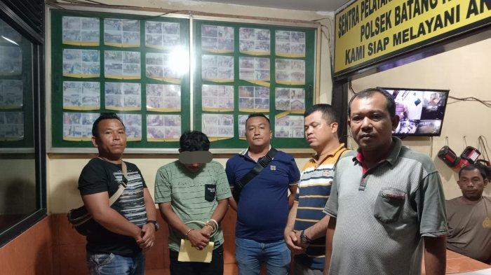 Bripka Andy D Sihombing Pejabat Sementara Kanit Reskrim Polsek Simanindo bersama 3 orang rekanya menankap pelaku penggelapan sepeda motor di Samosir berinisial BTM (39) di Jalan Umum Bandar Selamat Keamatan Medan Tembung Kota Medan, Selasa (5/3/2024).