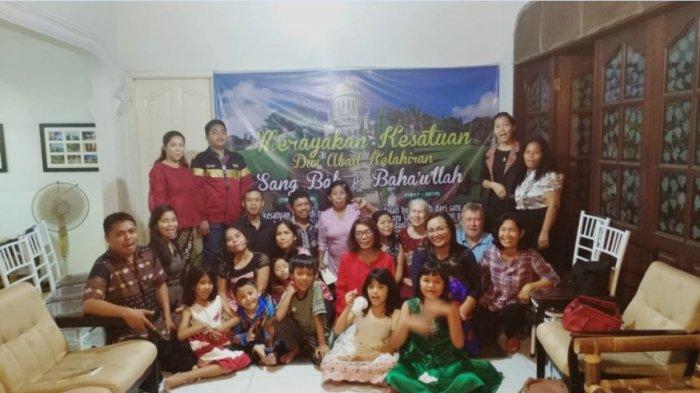Perayaan hari kelahiran Sang Bab dan Baha'u'llah oleh penganut agama Baha'i di Medan.