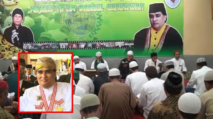 Pengikut padepokan Dimas Kanjeng Taat Pribadi