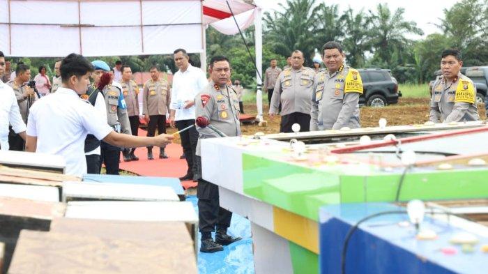 Kapolda Sumut, Irjen Pol. Whisnu Hermawan F, S.I.K., M.H., mempimpin pemusnahan barang bukti mesin judi tembak ikan di Mapolda Sumut, Senin (23/12/2024)