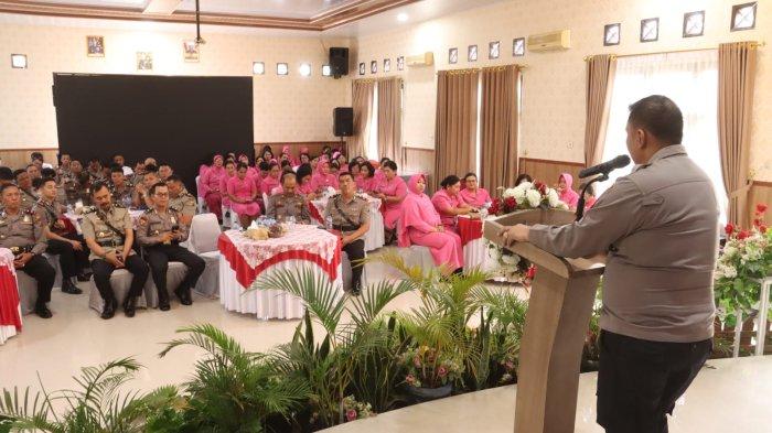 Kapolres Simalungun, AKBP Choky Sentosa Meliala memimpin acara pisah sambut atau temu pisah pejabat dalam struktur jabatan Polres Simalungun Polda Sumut, Jumat (12/7/2024).