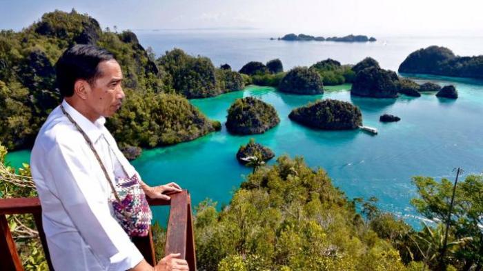 Presiden Presiden Joko Widodo saat berkunjung ke Pulau Pianemo, Raja Ampat beberapa waktu lalu