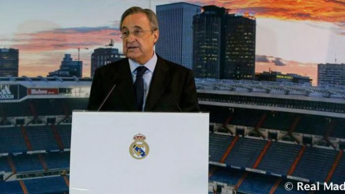 Presiden Real Madrid, Florentino Perez, berikan sambutan pada malam perayaan Natal pada Senin (21/12/2015).