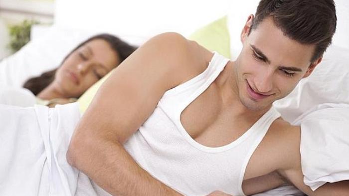 Ilustrasi cemburu suami chatting mantan pacar