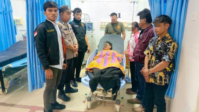 HH saat menjalani perawatan di Rumah Sakit Umum Hadrianus Sinaga setelah mengalami pengeroyokan brutal di Lumban Suhi-suhi Toruan, Kamis (31/1/2025) kemarin. Insiden ini diduga dipicu siaran langsung akun Facebook FES yang menyebarkan informasi hoaks dan diduga memprovokasi warga.
