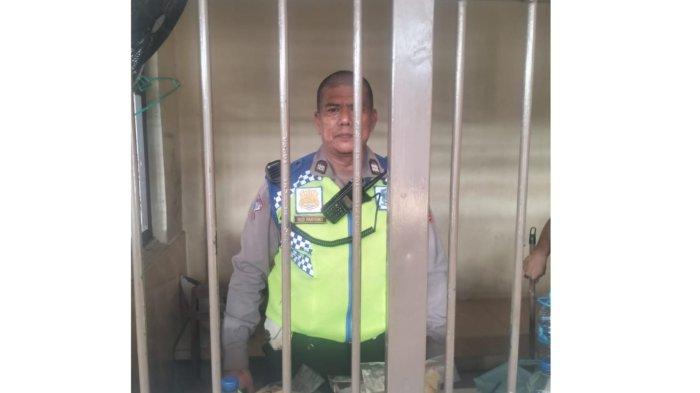 Aiptu RUdi seorang anggota Satuan Lalu Lintas (Satlantas) Polrestabes Medan diduga melakukan pungutan liar (pungli) terhadap seorang pengendara motor yang melanggar aturan lalu lintas, ditangani Propam.