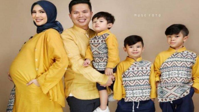 Ratna Galih dan Keluarga