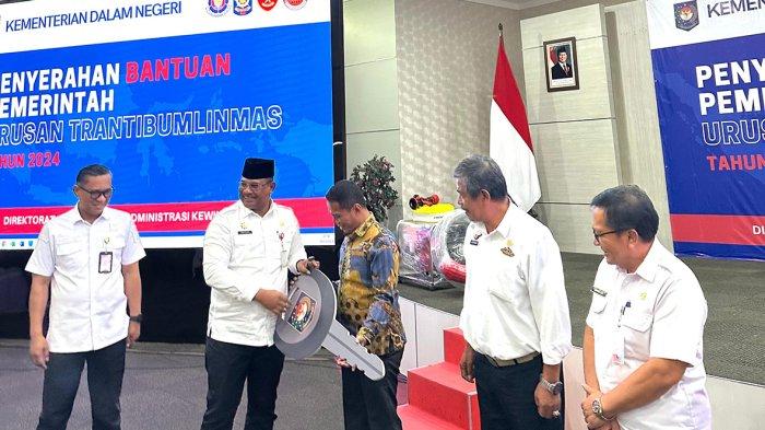 Pemko Siantar Terima Hibah 2 Unit Mobil Damkar dari Kemendagri