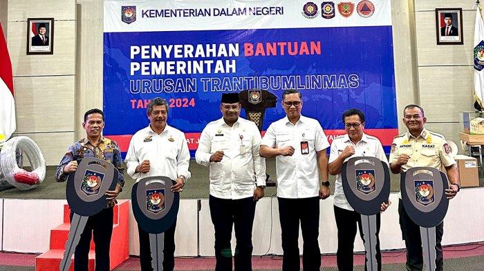 Pemko Siantar Terima Hibah 2 Unit Mobil Damkar dari Kemendagri