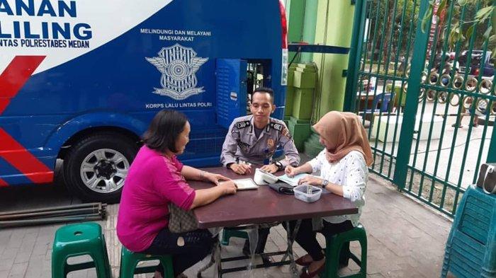 Suasana pembuatan SIM gratis di Polrestabes Medan didominasi pengendara roda dua.