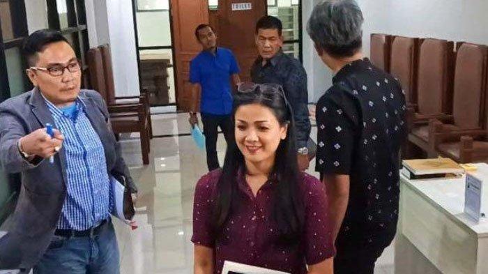 cekcok antara Nirina Zubir dengan Kuasa Hukum Riri Khasmita mantan ART di pengadilan