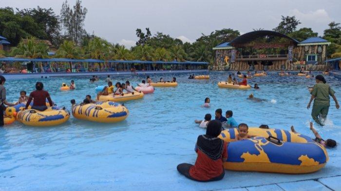 Suasana lokasi wisata Hairos Waterpark, viral di media sosial abai protokol kesehatan covid-19