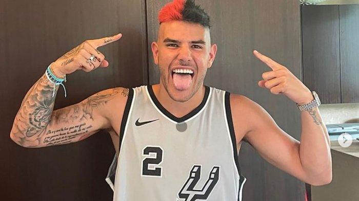 Pemain AC Milan, Theo Hernandez tampil dengan gaya rambut baru