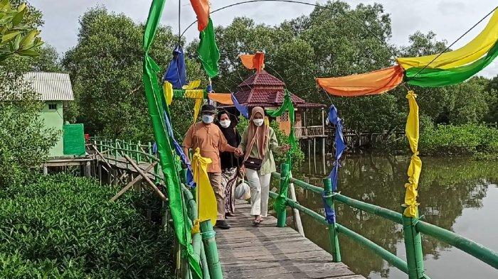 Warga yang sedang berada di Danau Siombak