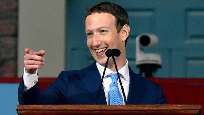 CEO Meta dan Facebook Mark Zuckerberg saat  memberikan sambutan dalam upacara wisuda ke-366 Universitas Harvard pada Kamis (25/5/2017).