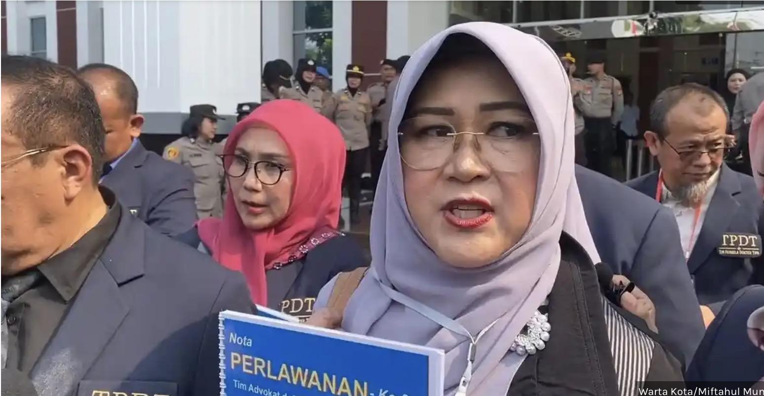 Tantang Jokowi Tunjukkan Bukti Panggilan, Dokter Tifa Bandingkan Kasus Nikita Mirzani