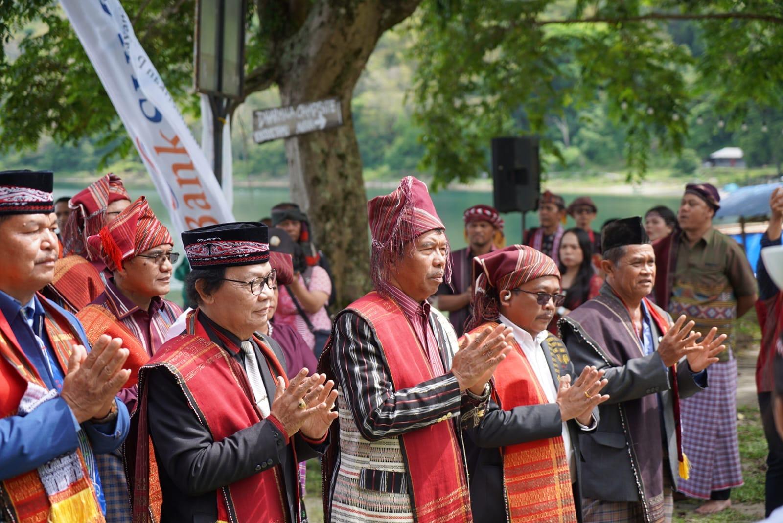 Menjaga Tradisi Batak Lewat Ritual Marpangir 2026 di Toba