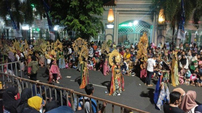 Ribuan Orang Padati Alun-Alun Simpang Tujuh Kudus Saat Tahun Baru
