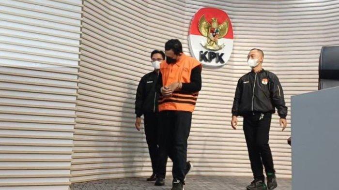 Komisi Pemberantasan Korupsi (KPK) menduga Bupati Sidoarjo, Jawa Timur, Ahmad Muhdlor Ali alias Gus Muhdlor menerima bagian uang korupsi melalui sopirnya, Selasa (7/5/2024).